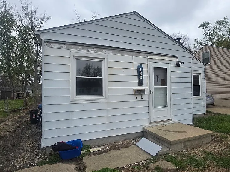 2918 NE Madison Ave — Photo 1
