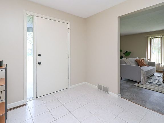 4th image of 1989 Tulipwood Dr