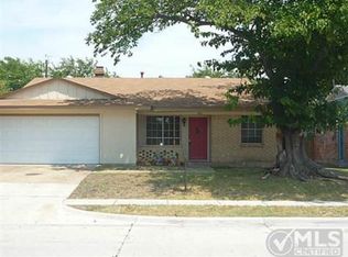 910 N Yale Dr, Garland, TX 75042