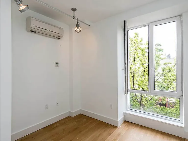 74 Maujer St #1V — Photo 4