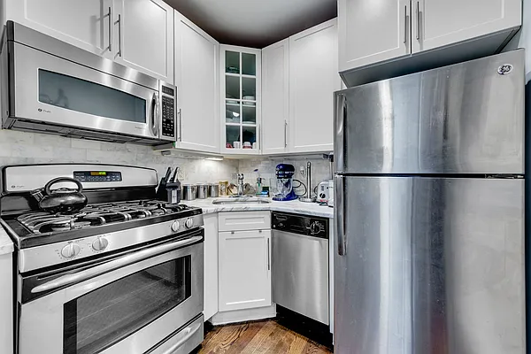 Rented by Keller Williams NYC | media 7