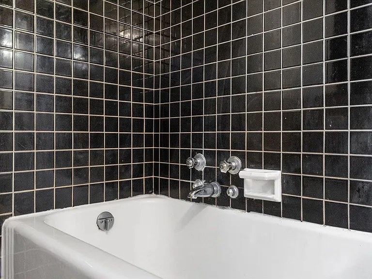 342 S Highland Ave #11B — Photo 28