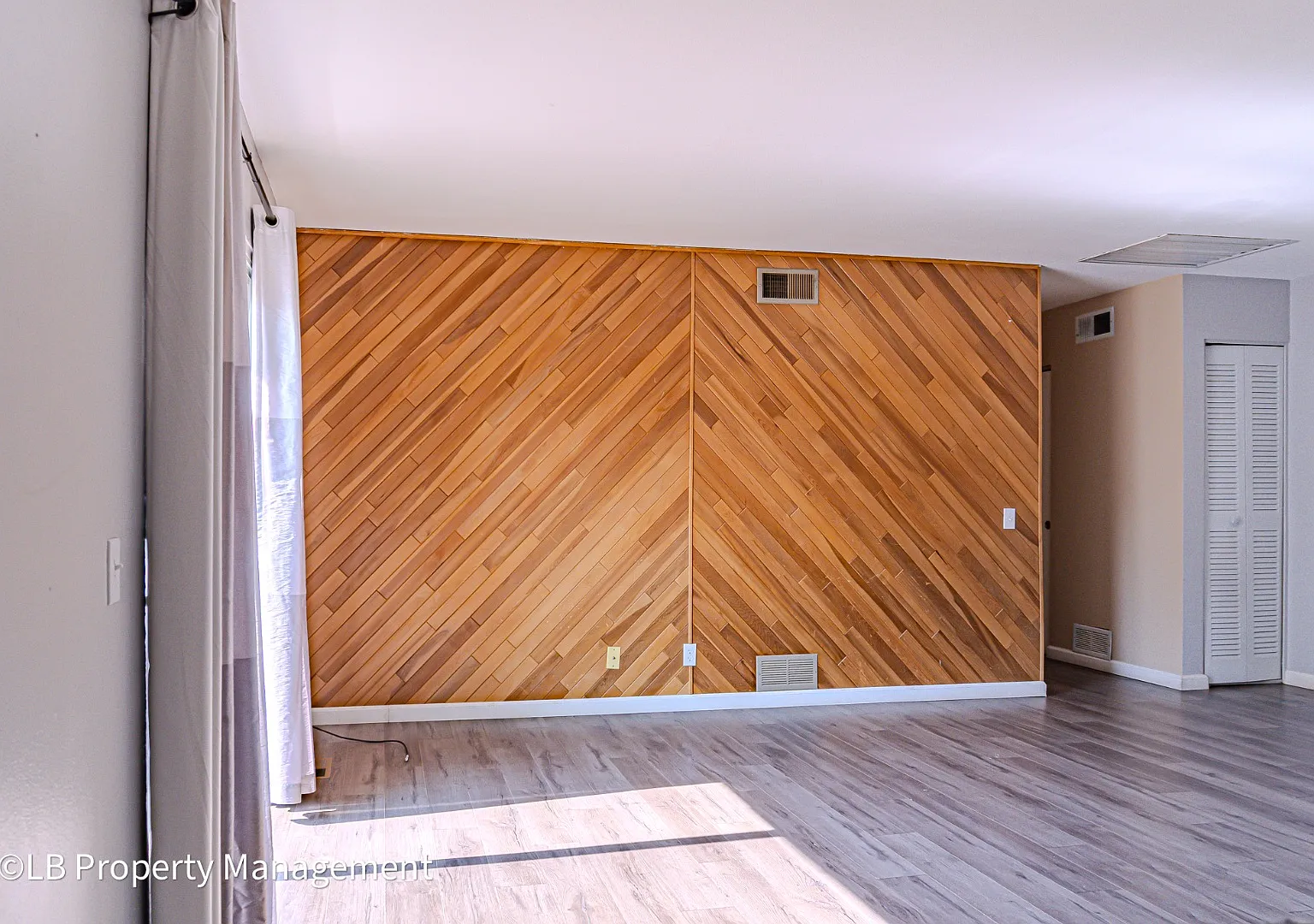 9255 E Lehigh Ave — Photo 1