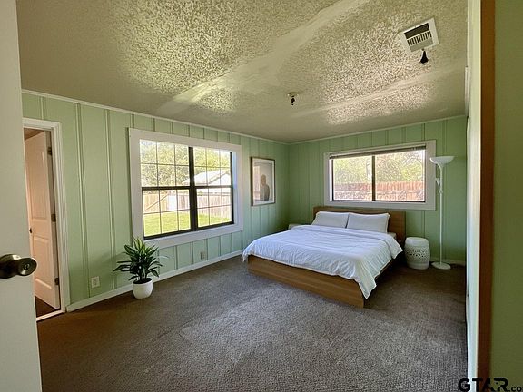 5th image of 2846 Gillespie St