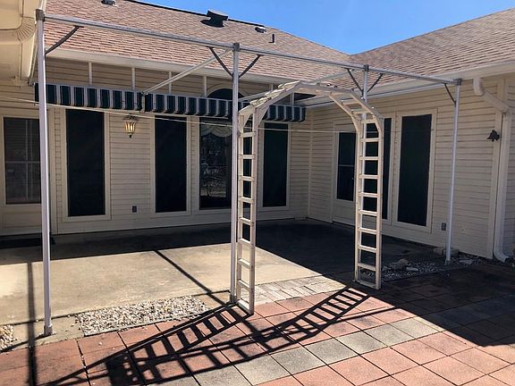 4th image of 720 Oak Hollow Dr
