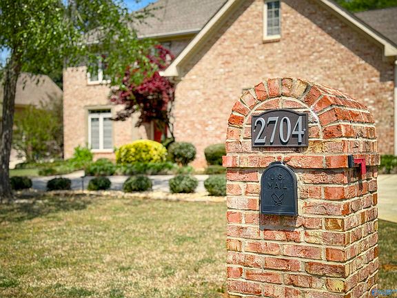 3rd image of 2704 Applewood Cir