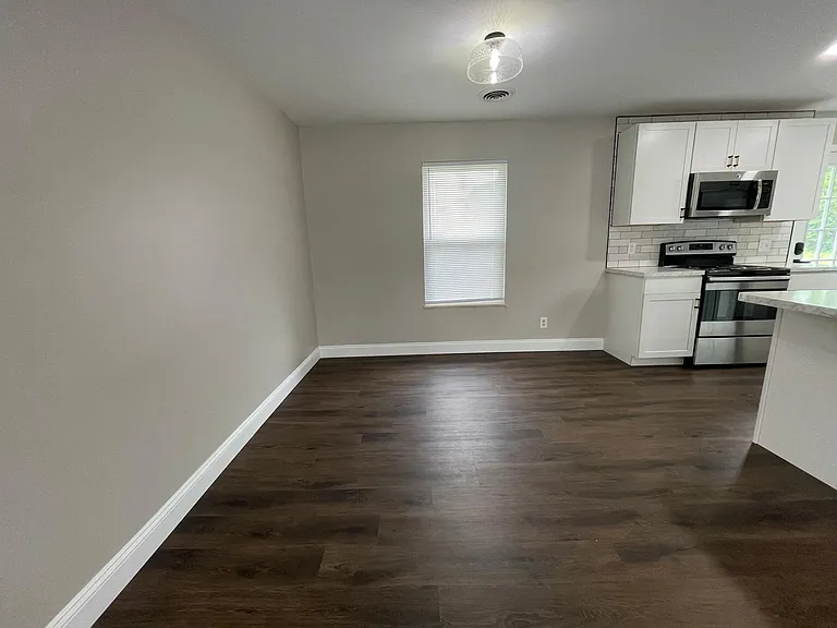 1054 Dalton Ln — Photo 12