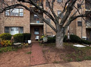 176 Riversedge Dr, Norristown, PA 19403