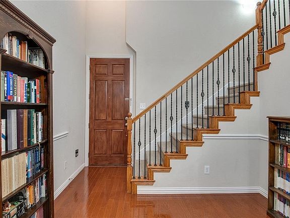 3rd image of 814 Apple Hill Dr