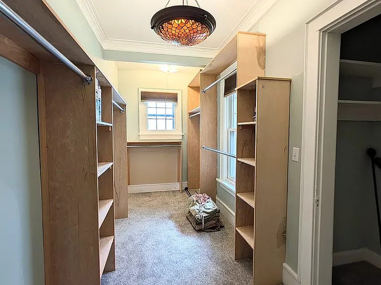 1041 Franklin Ave — Photo 17