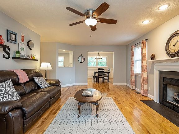 5th image of 1171 King Edwards Way