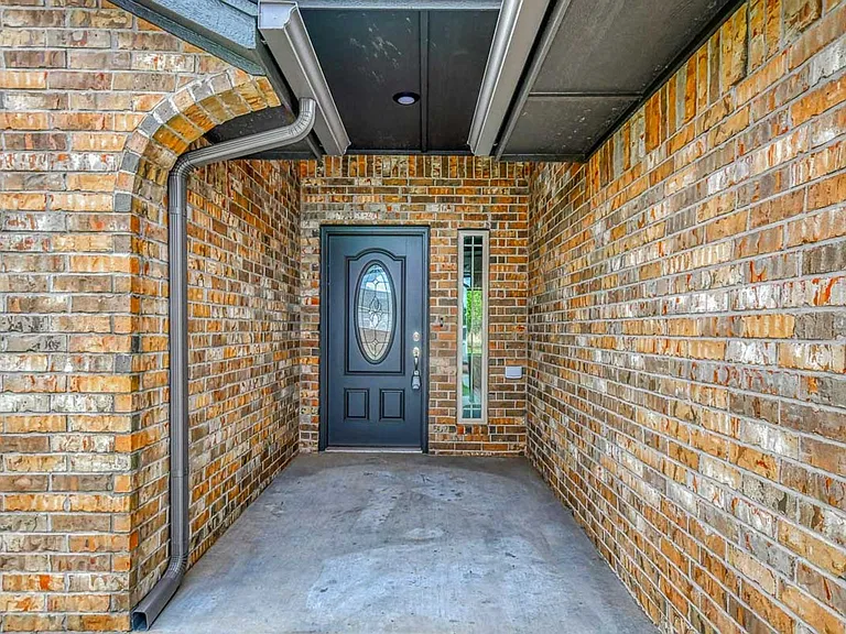 1016 E Jackrabbit Ln — Photo 2