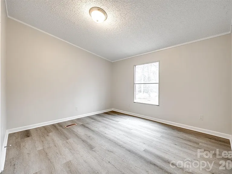 128 Summerglen Dr — Photo 17