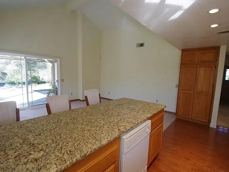 6797 Oak Forest Dr — Photo 12