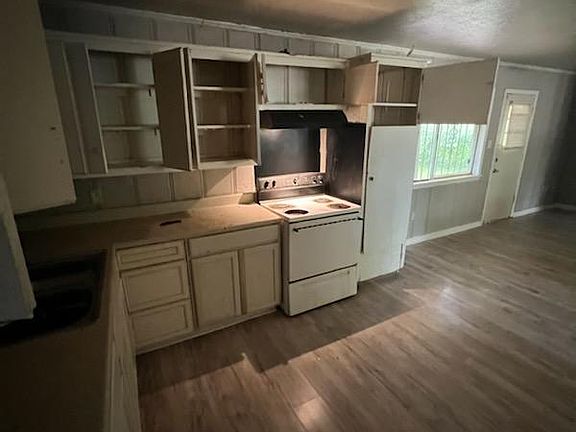 3rd image of 3127 Woodville Cir