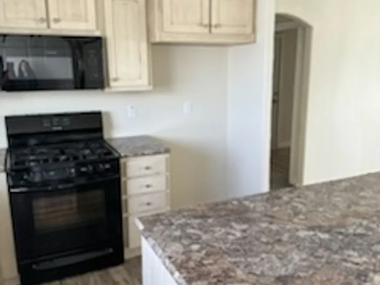 371 NE Marshall Loop — Photo 7