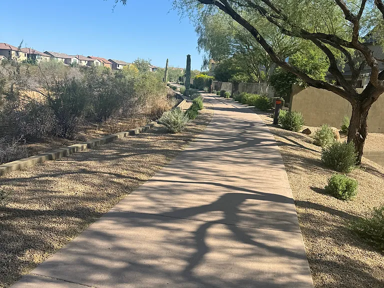 Beautiful walking path gives you between 4256 to 7,000 walking steps depending on you stroll.