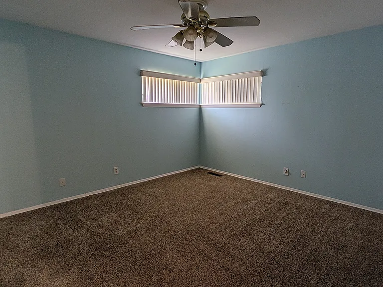 3810 N Rockwell Ave — Photo 14