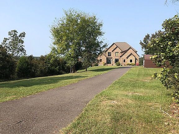 2nd image of 100 Eagles Nest Ln