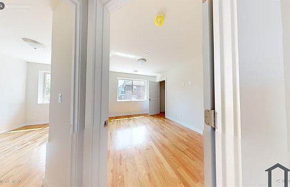 5th image of 872 Castleton Ave #2B