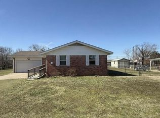 20885 S Vina Ave, Tahlequah, OK 74464