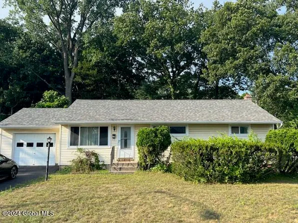 29 Bridle Path, Albany, NY 12205