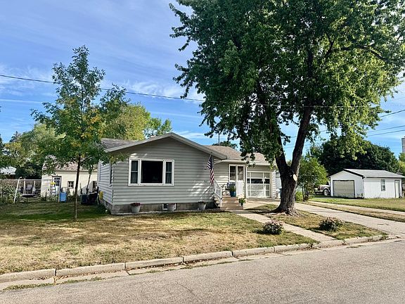 5th image of 707 4th St SE