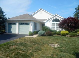 8 Holly Ct, Lakewood, NJ 08701