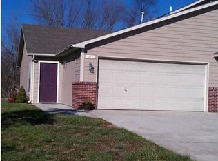 171 E 12th St, Tonganoxie, KS 66086