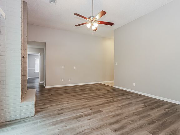 3rd image of 24 S Rain Forest Ct