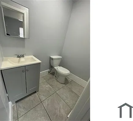1555 W 7th St — Photo 4