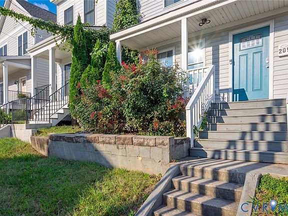 3rd image of 209 E 15th St