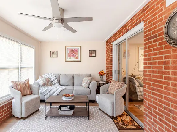 10120 Dubarry St, Glenn Dale, MD 20769