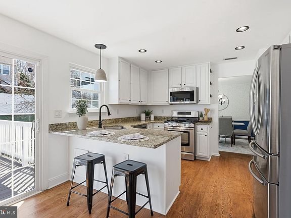 3rd image of 5735 Rocksbury Ln