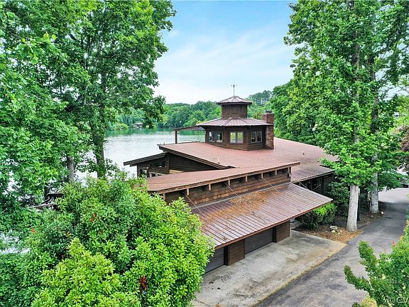 2nd image of 238 Pine Knob Cir