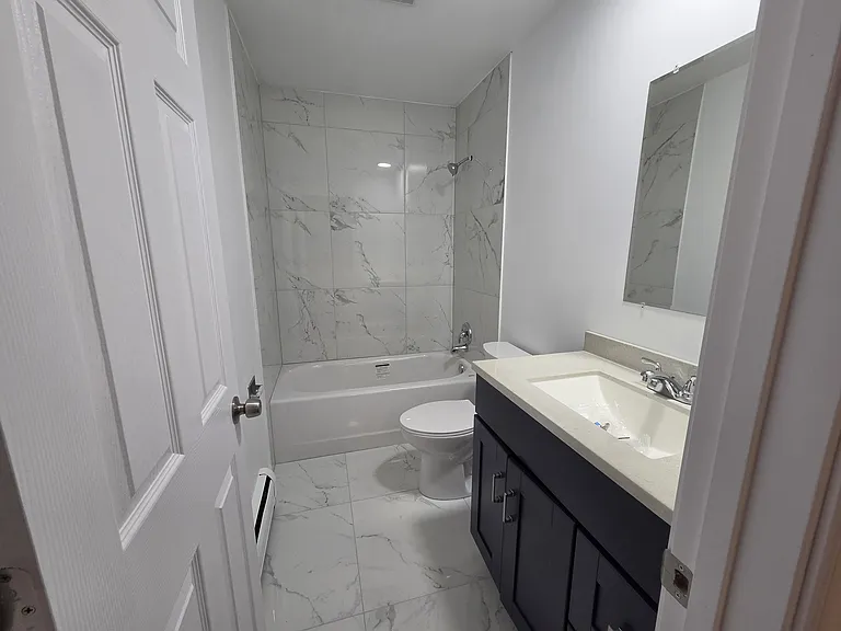 539 W 61st St #C — Photo 10