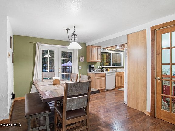 4th image of 527 Creekside Dr