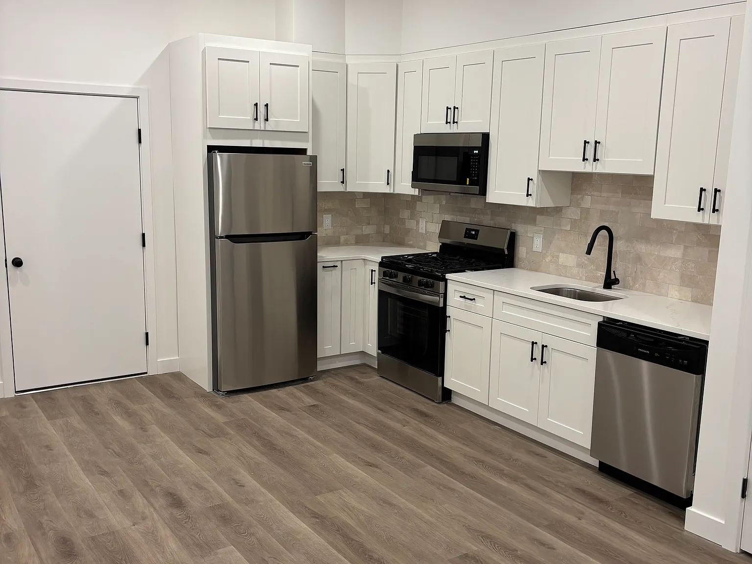 2 bed, 664 sqft, $2,290 — Photo 4