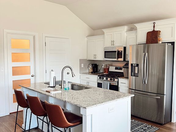 4th image of 4805 E Galveston Street