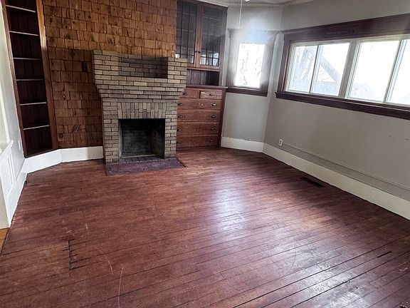 2nd image of 220 Broad St #1