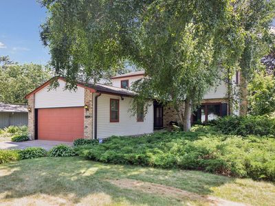 2184 Larry Ho Dr, Saint Paul, MN, 55119
