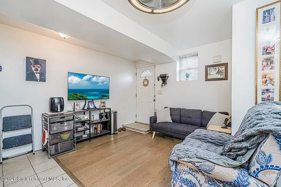 1 bed, $2,400 — Photo 2