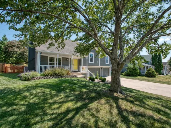 105 SW Tess Dr, Lees Summit, MO 64081