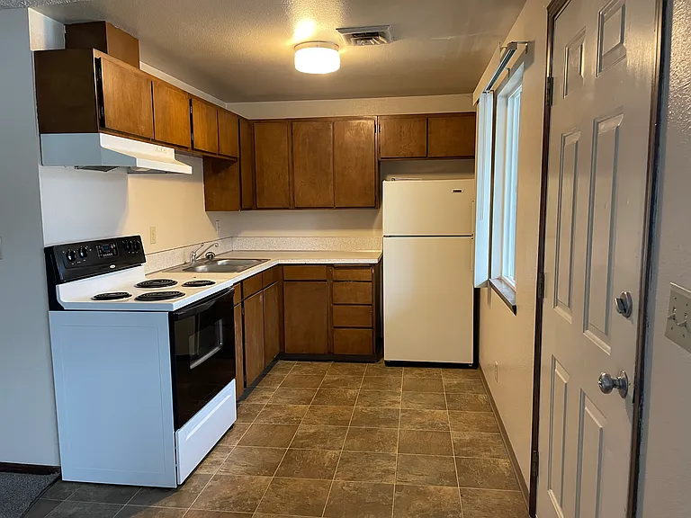 301 Jefferson Ave — Photo 2