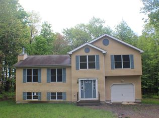 2278 Beaver Cir, Pocono Summit, PA 18346