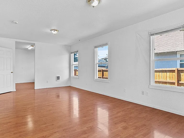 506 Louviers Ave — Photo 5