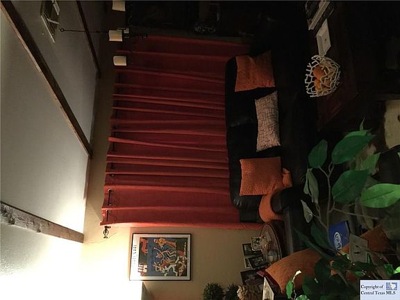 3rd image of 818 Sprucewood Ln