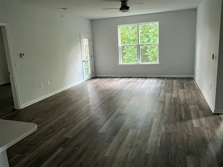 Riverview West — Photo 10