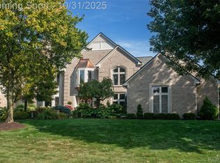 3674 Merriweather Ln, Rochester Hills, MI 48306