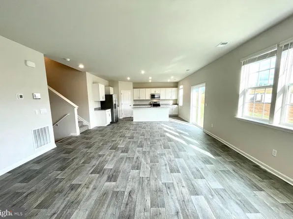 106 Clerkenwell Dr, Stephens City, VA 22655